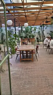 Bali Cafe Lifestyle: Relaxed Outdoor Dining at Neighbourhood Food