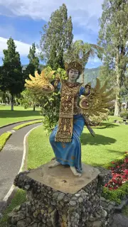 Balinese Statue at Ulun Danu Beratan Temple Grounds
